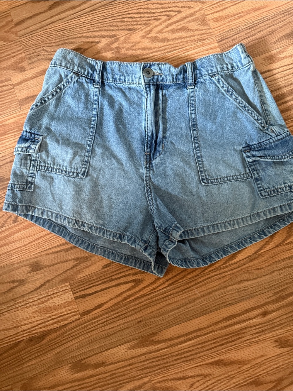 Women's Light Blue Denim Cargo Shorts with Utility Pockets